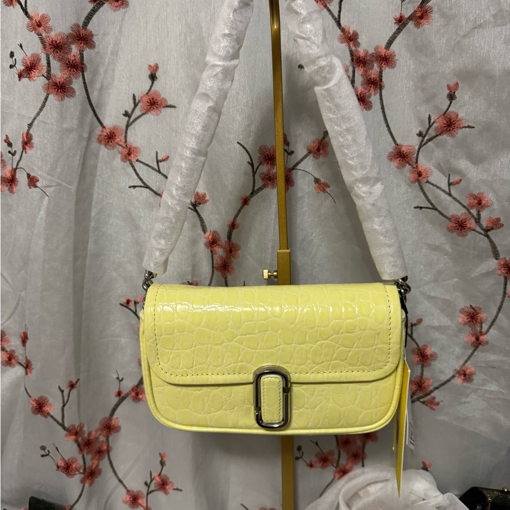 Marc Jacob’s NWT Yellow Croc-Embossed Women's crossbody clutch Bag